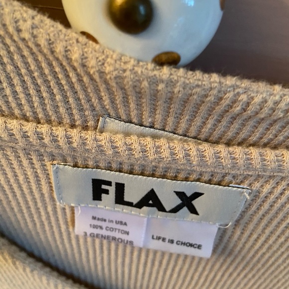 Short sleeve top - Picture 2 of 3